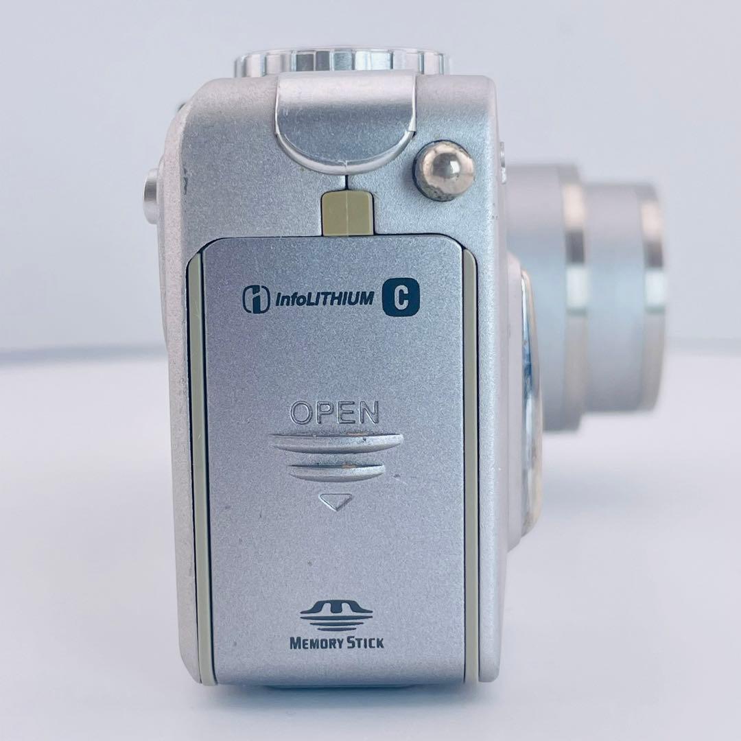 【希少　オールドデジカメ】SONY Cyber-shot DSC-P9