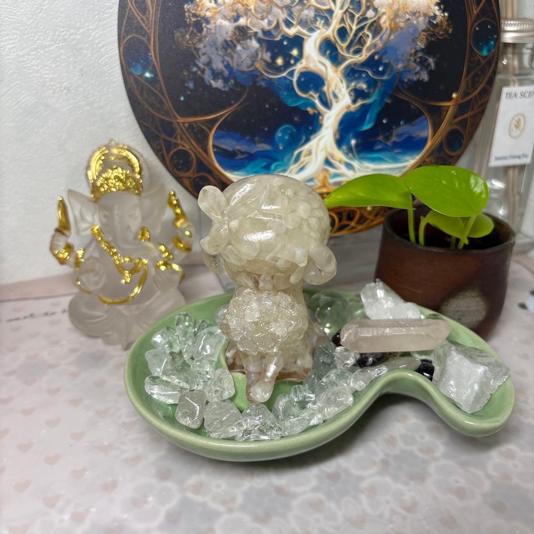 オルゴナイト 花束を抱えた女の子 ブルームーンストーン