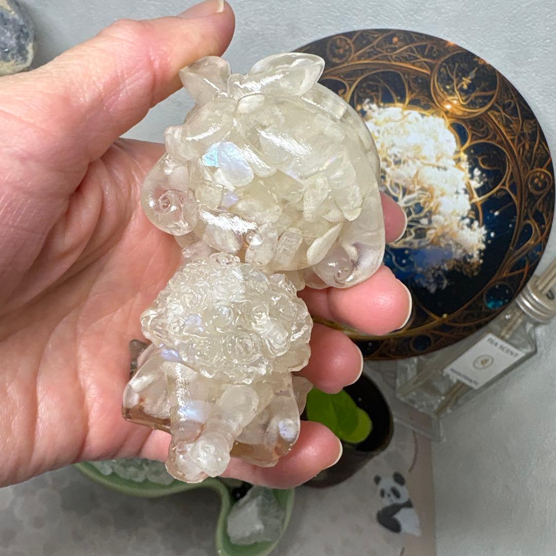 オルゴナイト 花束を抱えた女の子 ブルームーンストーン