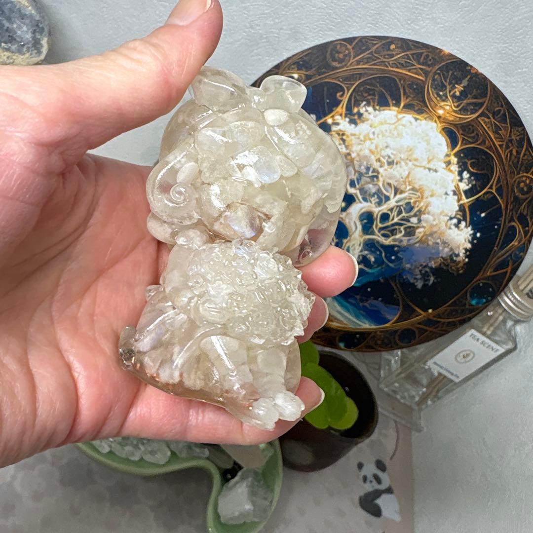 オルゴナイト 花束を抱えた女の子 ブルームーンストーン