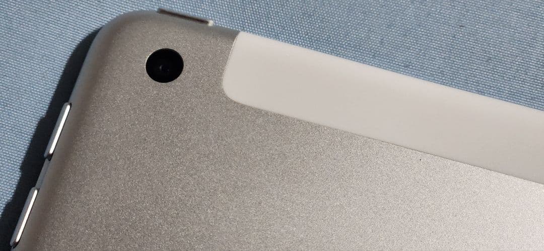 iPad 第6世代 32GB セルラー A1954 02-110