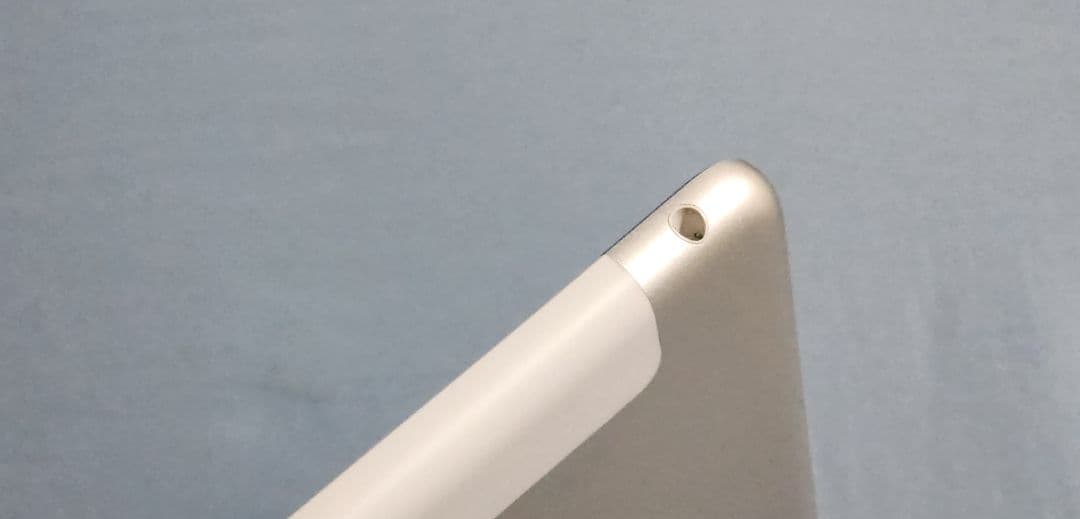 iPad 第6世代 32GB セルラー A1954 02-110