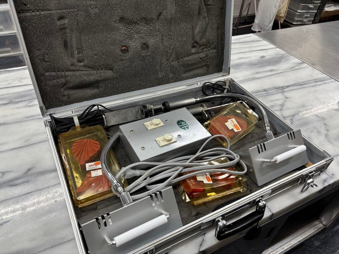 [飴ランプ アメランプ]2灯式(風防ガード付き)　収納アタッシュケース付き