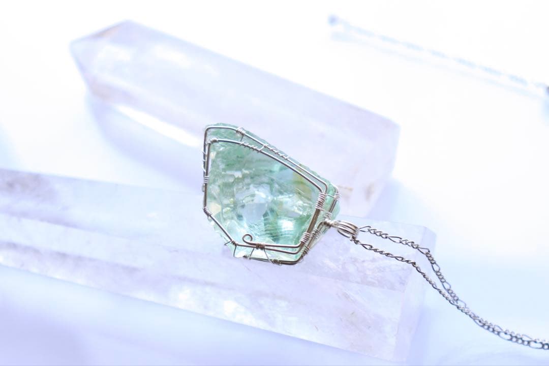 アンダラクリスタル︎︎⟡ワイヤージュエリーネックレス✧エターナルスプリングペンダント