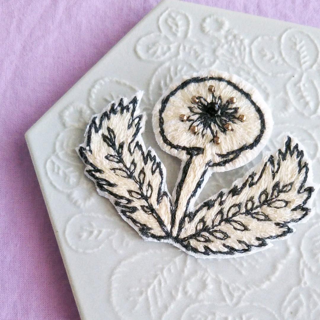 商談中⑥22 ミナペルホネン ハンドメイド ブローチアクセサリー