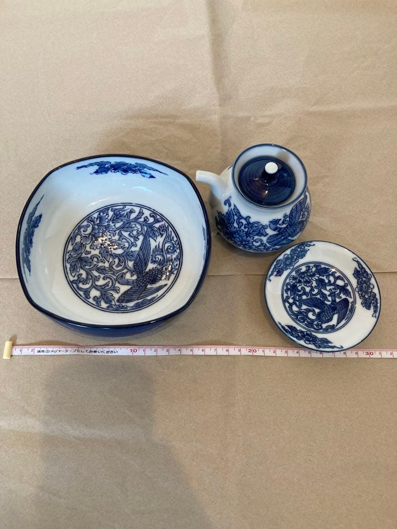 青い花柄と鳥模様の食器セット