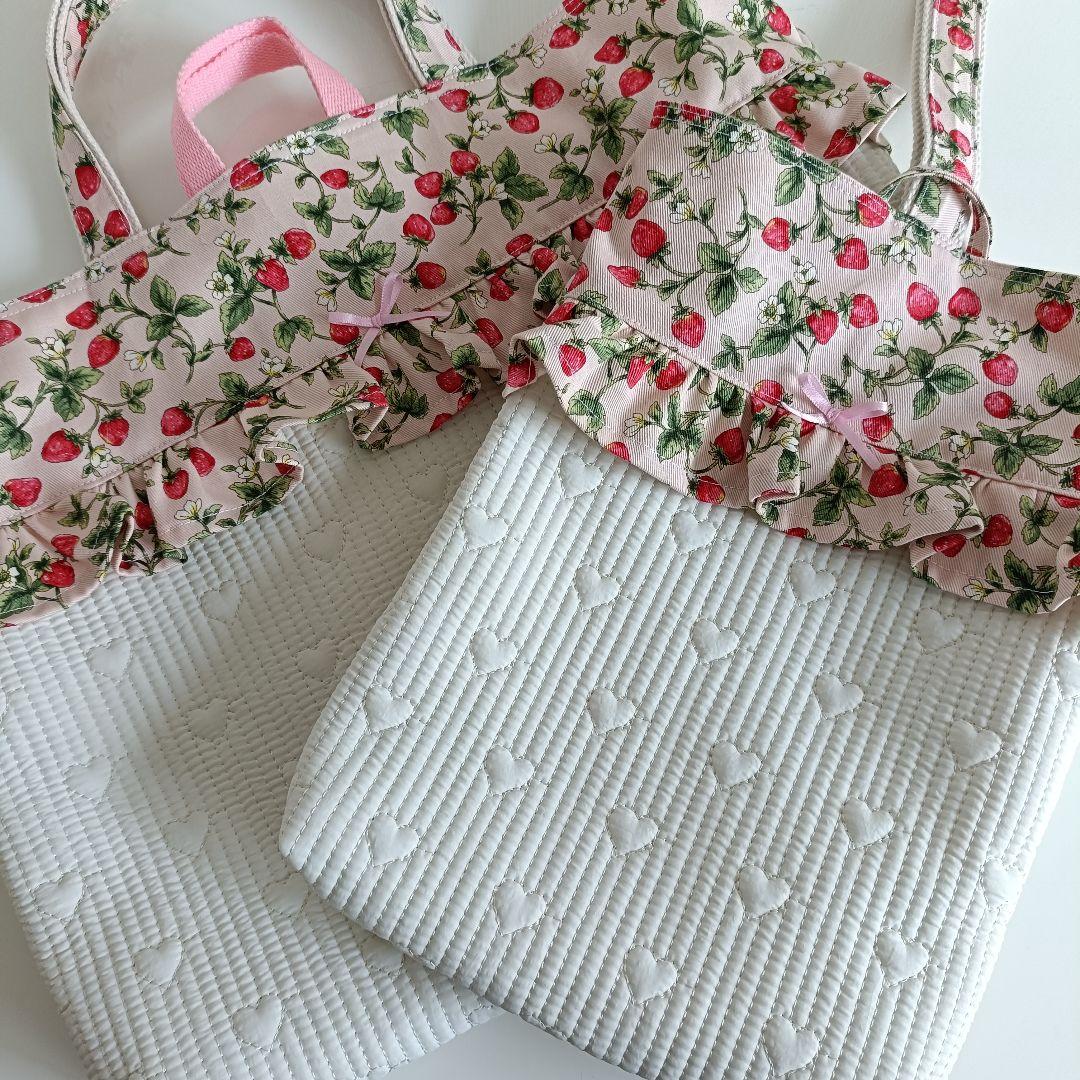 39.レッスンバッグ 2点セット ヌビ フリル いちご ピンク/オフホワイト