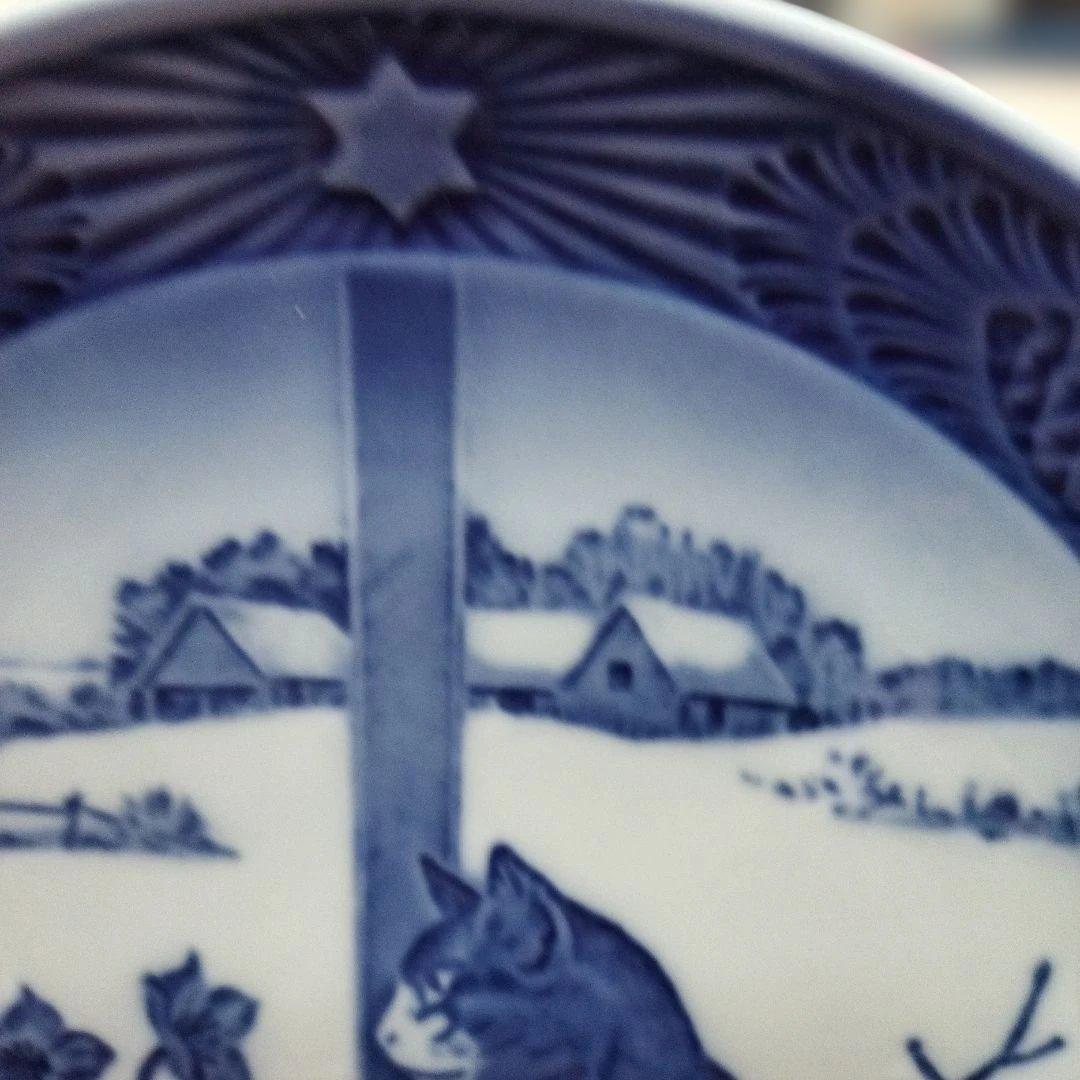新品 1970年 ロイヤルコペンハーゲン猫とクリスマスローズ