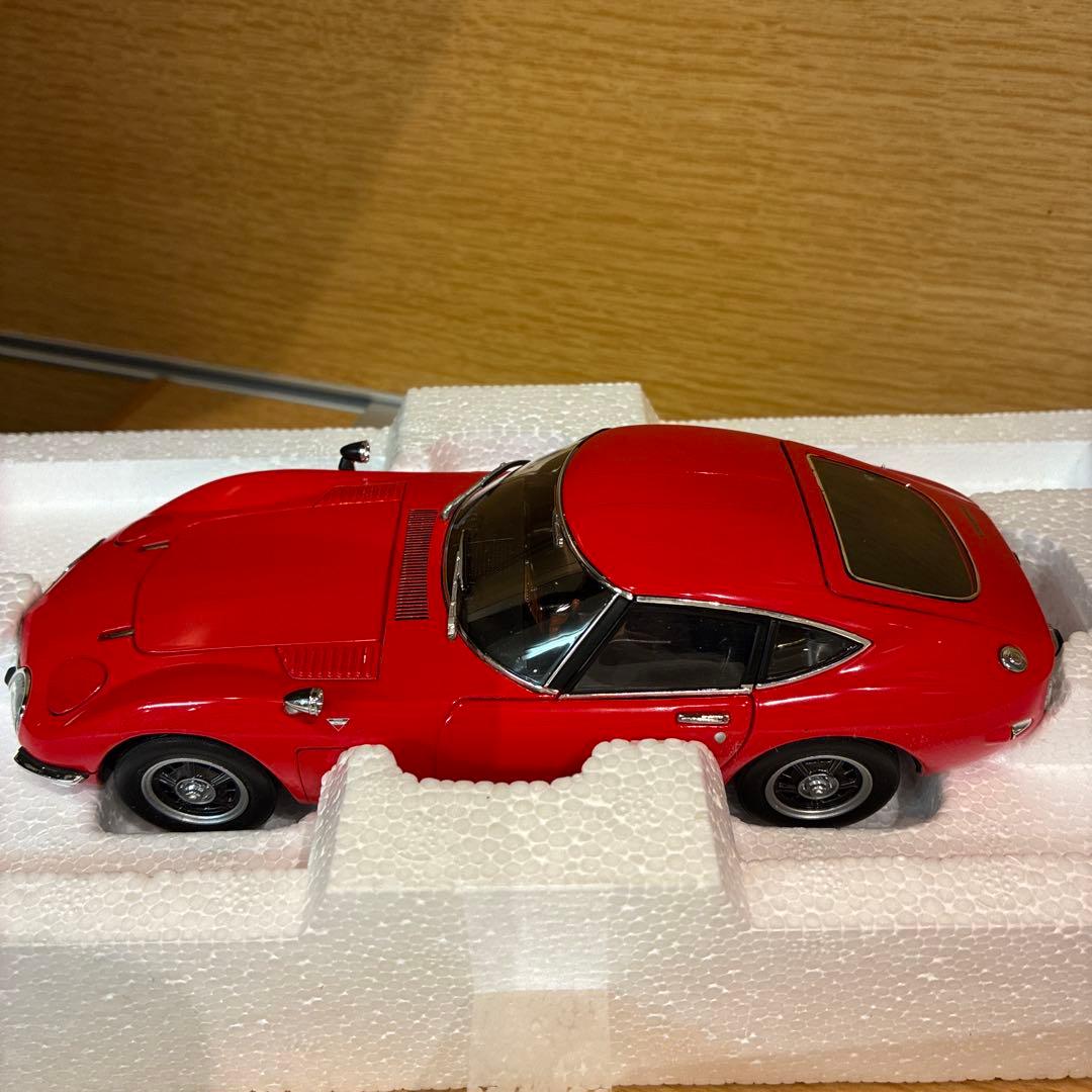 トヨタ 2000GT レッド 1/18スケール