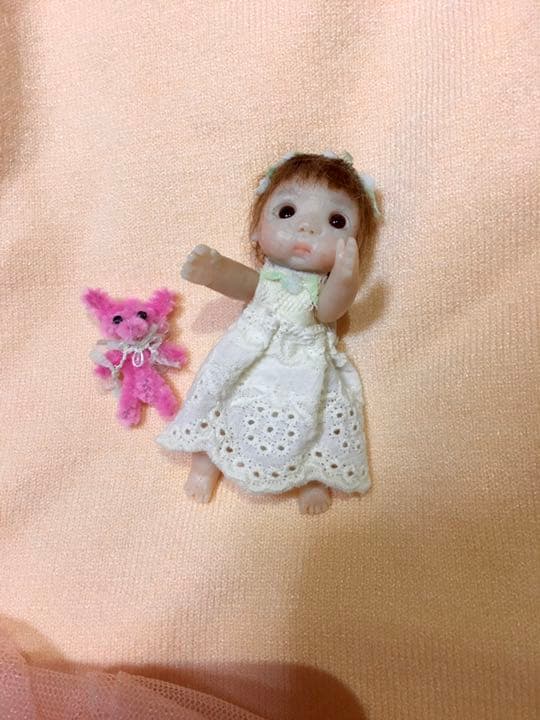 ミニサイズの女の子 身長約8センチ ◇