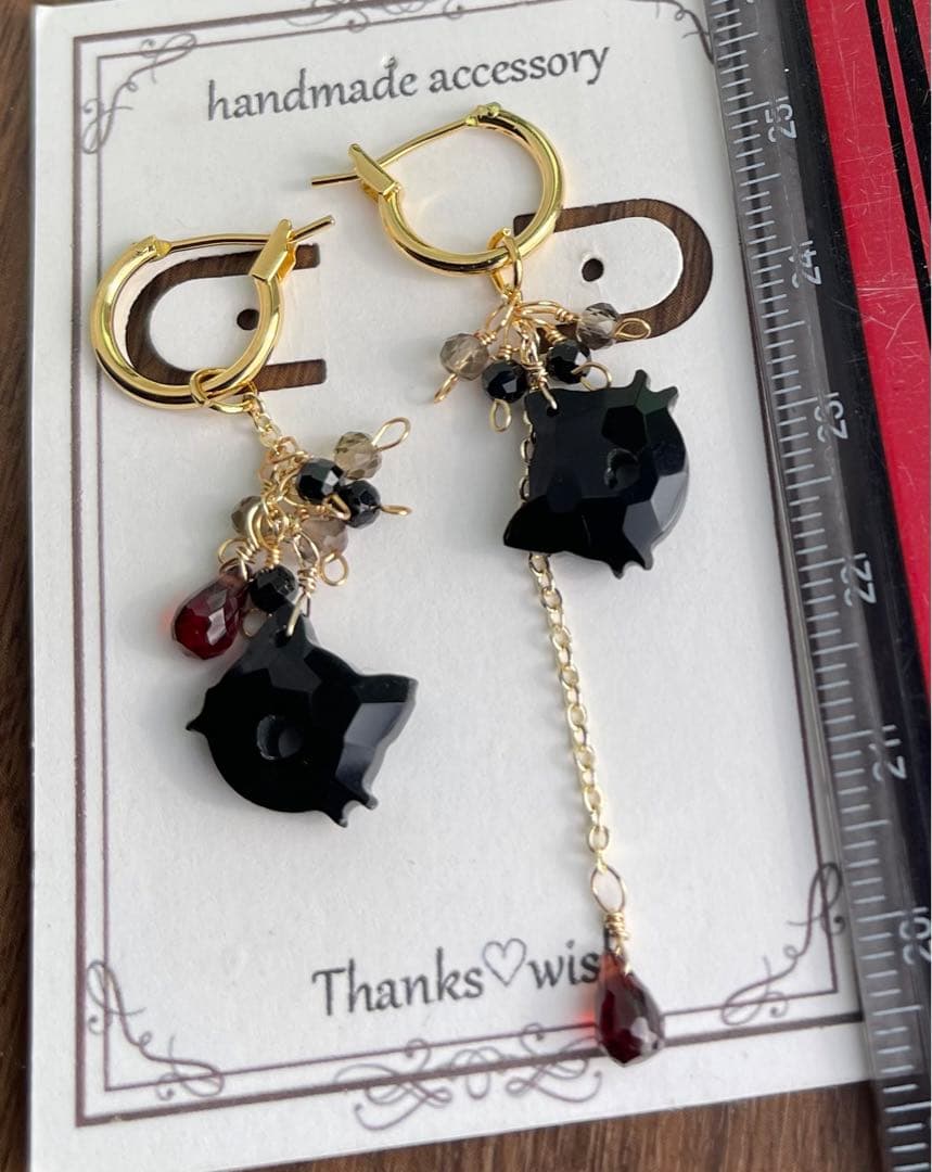 ブラックオニキス猫ちゃんアシンメトリーピアスチャーム