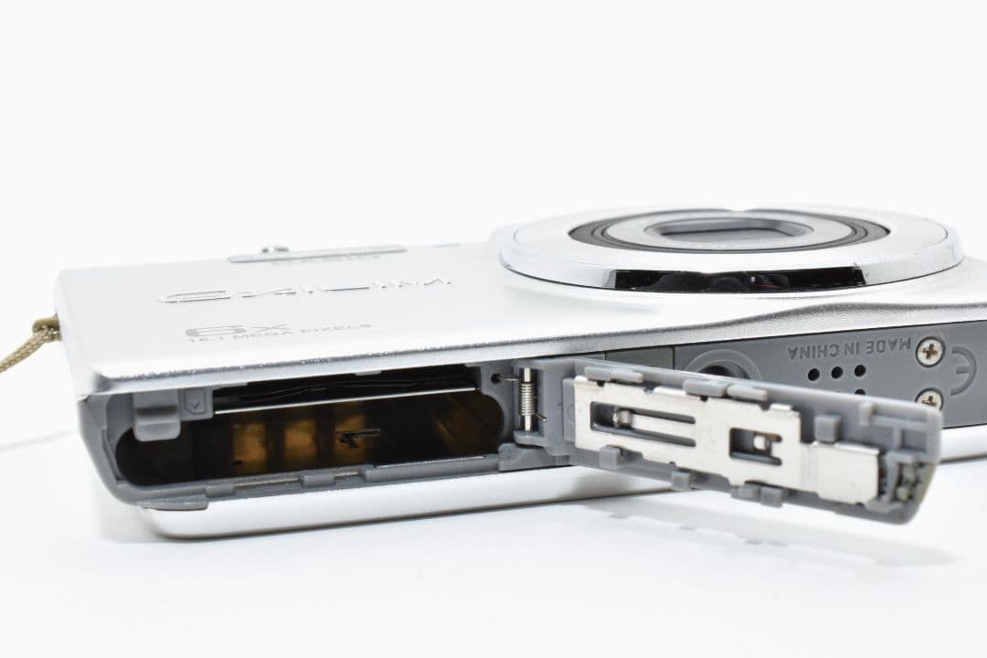 CASIO EXILIM EX-Z900 シルバー