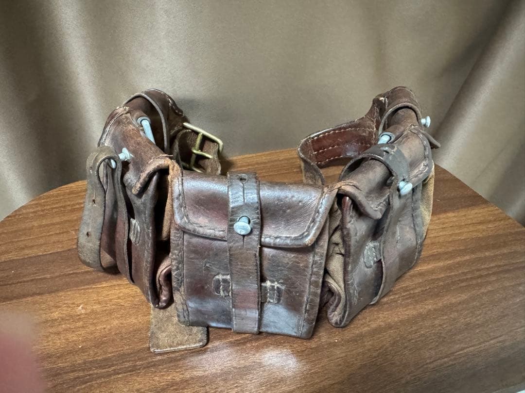 ミリタリーバッグ レザー製ブラウンベルト 5ポケット