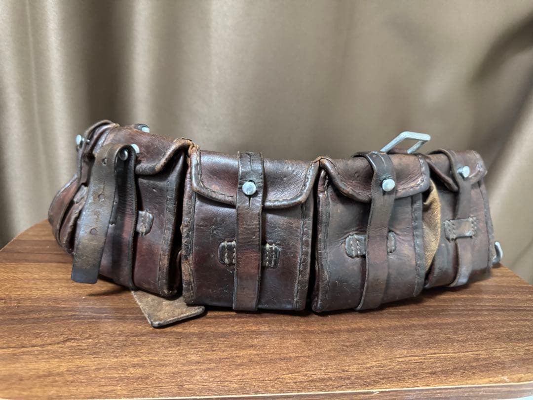 ミリタリーバッグ レザー製ブラウンベルト 5ポケット