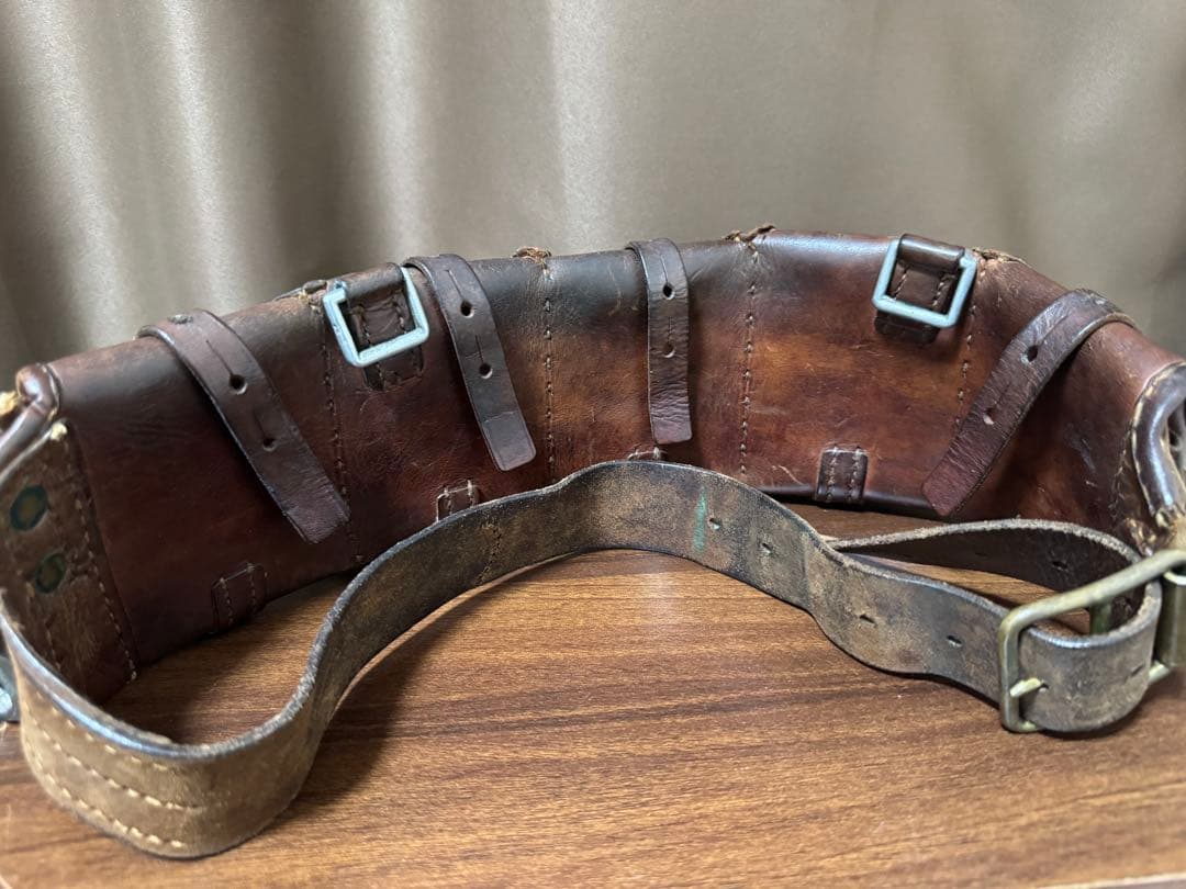 ミリタリーバッグ レザー製ブラウンベルト 5ポケット