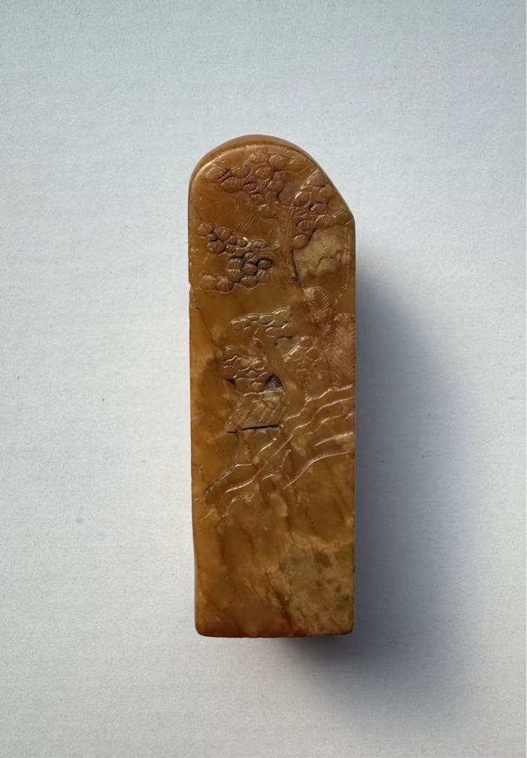 杨龙石 作（王維翰印） 尺寸：8.3 cm x2.7 cmx2.7 cm
