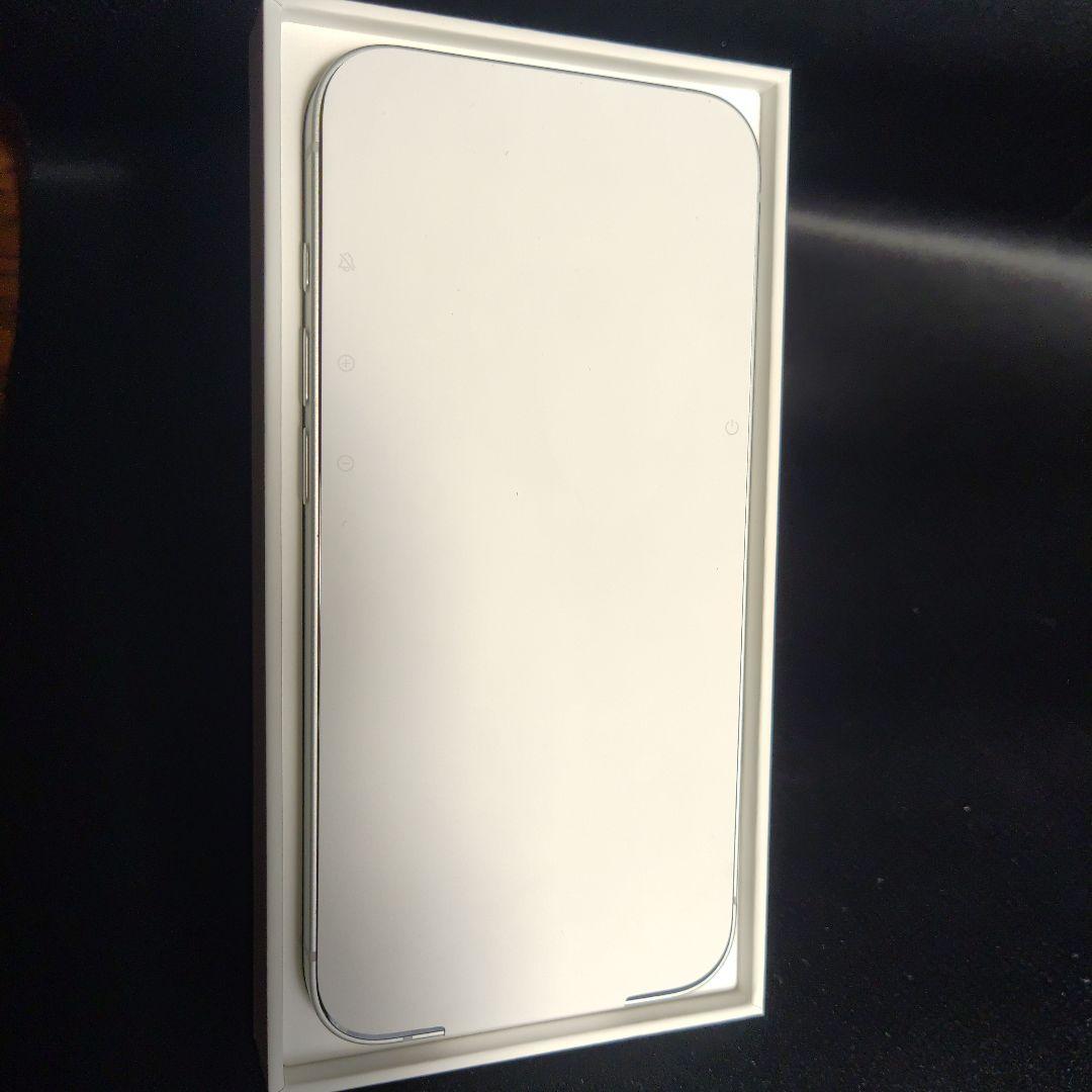 iPhone16e 128GB 未使用　白