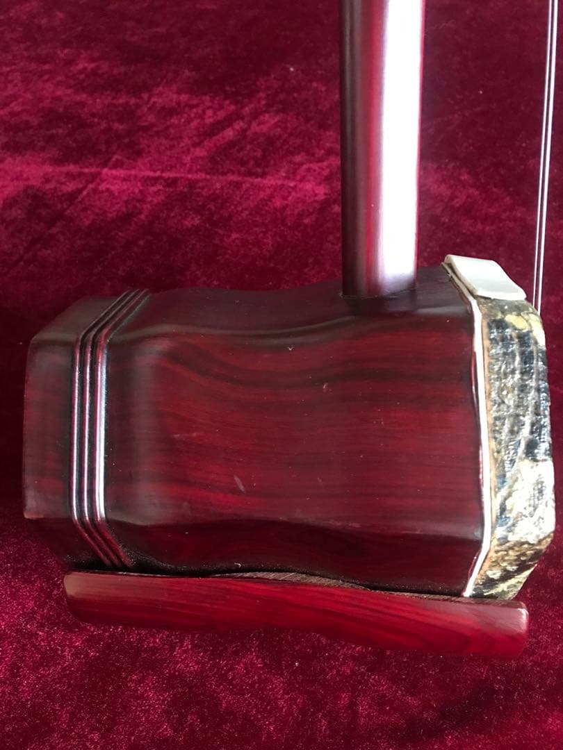 二胡★中古品★紅木・蛇本皮★音など確認済み★新品同然★ケース付き