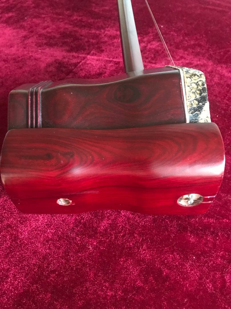 二胡★中古品★紅木・蛇本皮★音など確認済み★新品同然★ケース付き