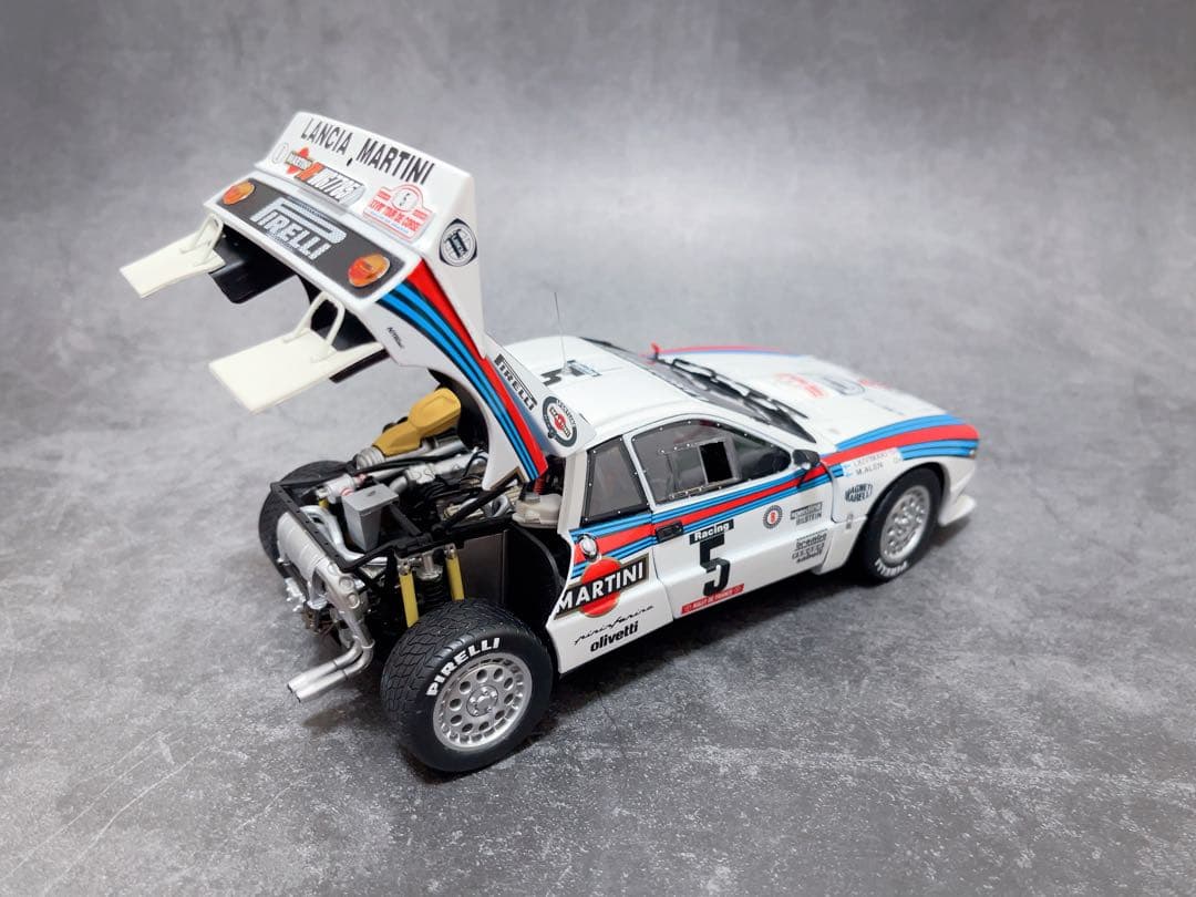1/18 ランチア　037ラリー　1984 No.5 京商　マルティニ