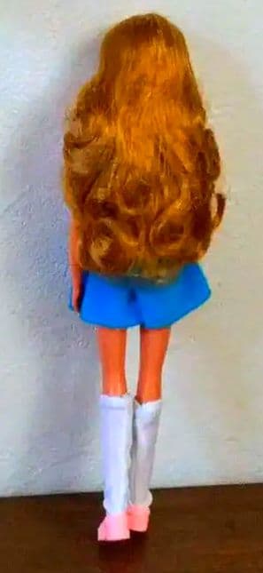 ♥箱無し・新品♥ 旧タカラ　小麦色リカちゃん衣装付き