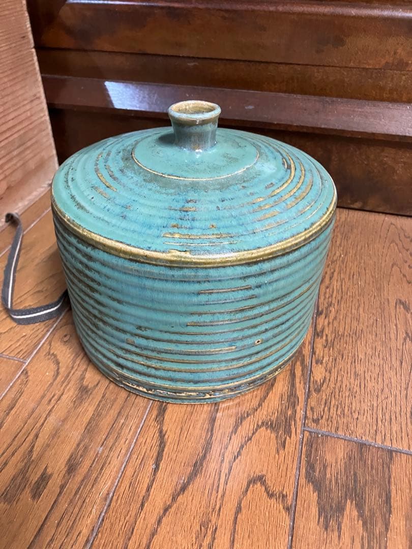 ⑪骨董　昔の小杉焼？グリーンが映える素敵な焼き物です