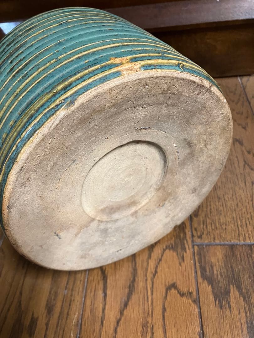 ⑪骨董　昔の小杉焼？グリーンが映える素敵な焼き物です