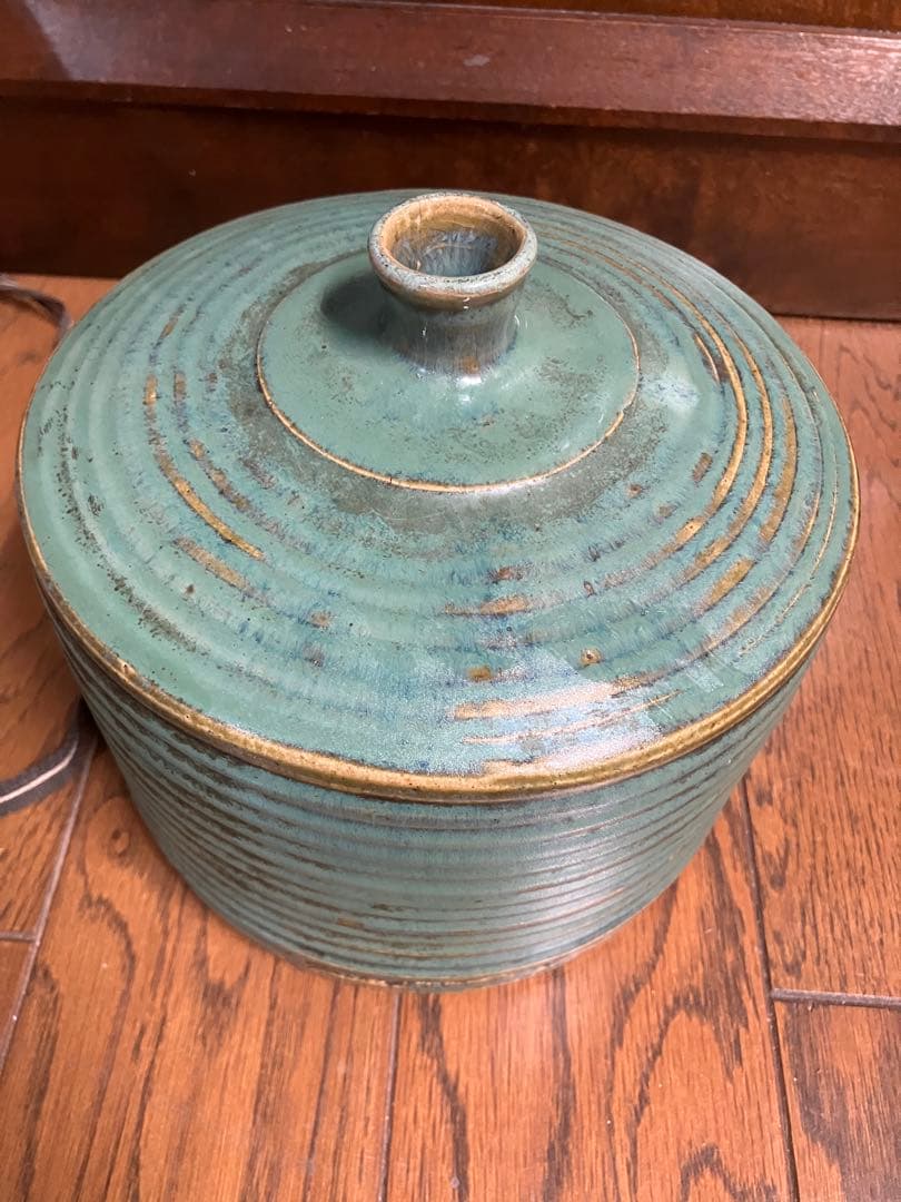 ⑪骨董　昔の小杉焼？グリーンが映える素敵な焼き物です