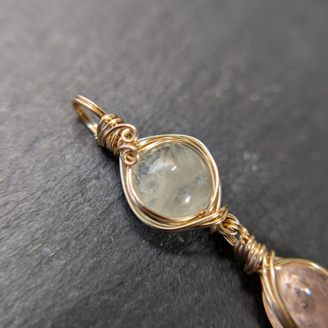 グリーンベリル×モルガナイトのペントップ　14kgfワイヤーラップ