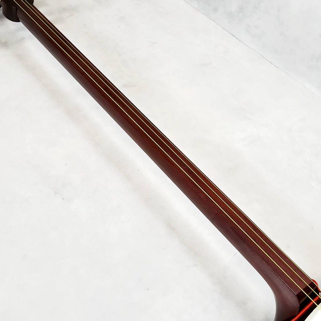 三味線 正寸 中棹 紫檀 丸打胴 犬皮 三つ折り ハードケース付 付属品多数