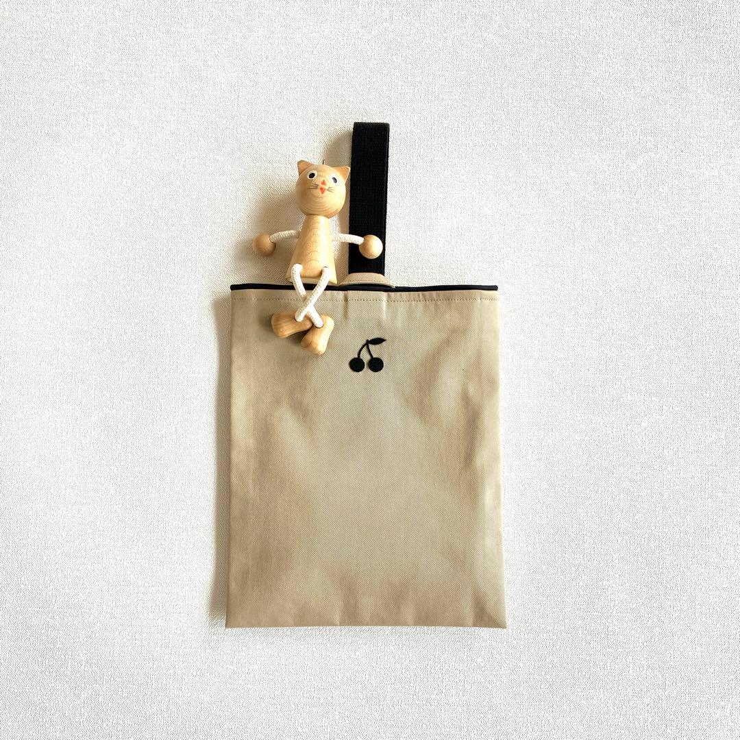 手刺繍のさくらんぼのレッスンバッグと上履き入れの2点セット(ベージュ)入園・入学