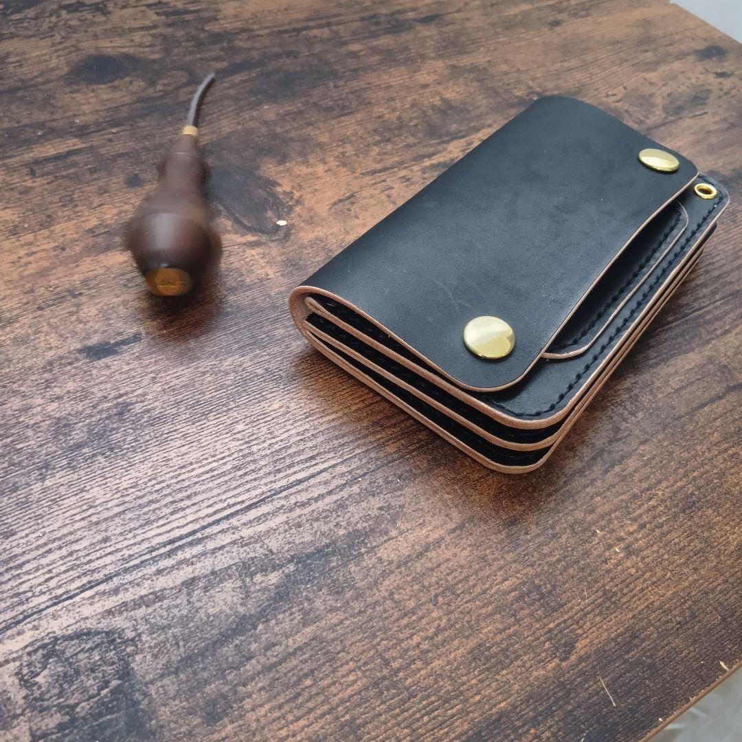 【丘染め　ブラック】　ミドルトラッカーウォレット