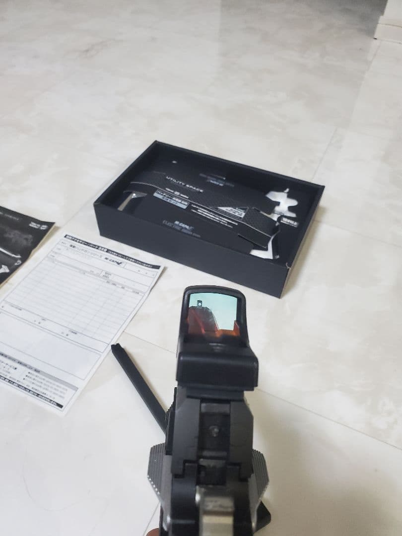 電動ハンドガン ブラック レッドドットサイト付き　100連マガジン付き