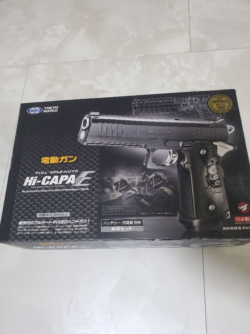 電動ハンドガン ブラック レッドドットサイト付き　100連マガジン付き