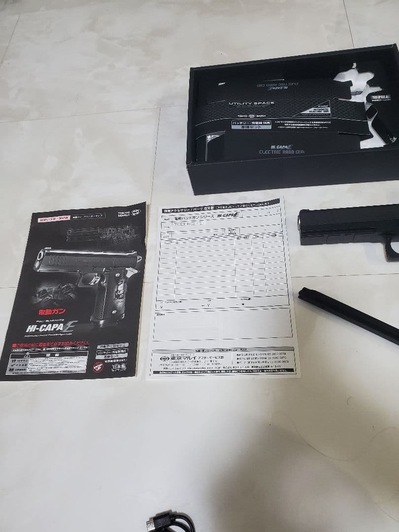 電動ハンドガン ブラック レッドドットサイト付き　100連マガジン付き