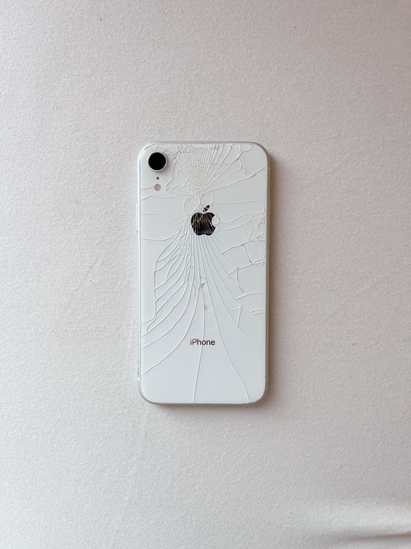 iPhone XR ホワイト ひび割れあり 本体