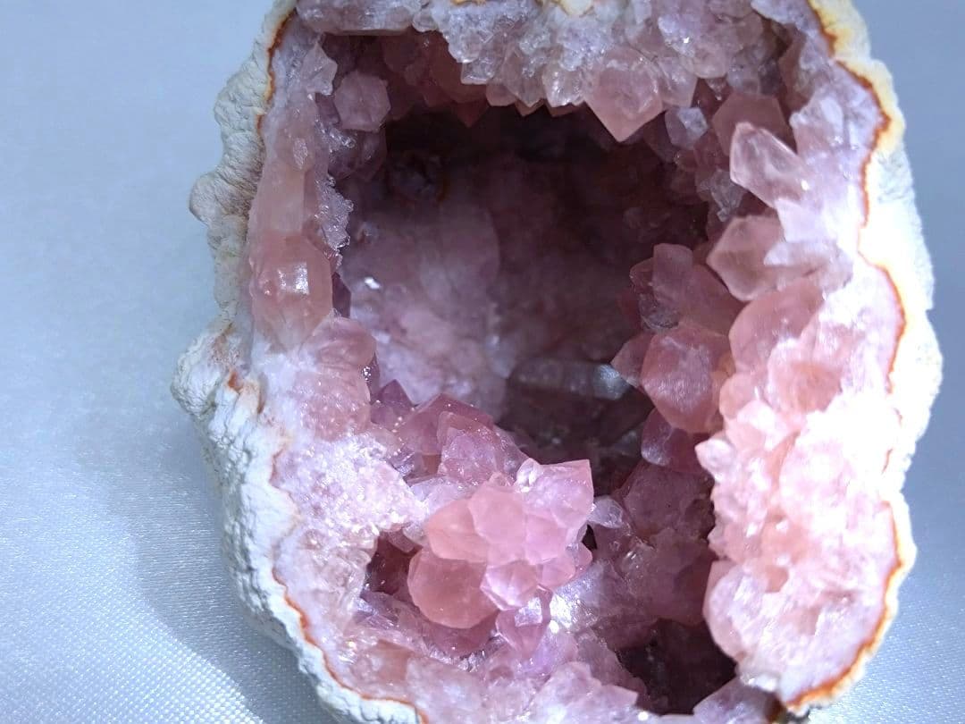 高品質　アルゼンチン産　パタゴニア　ピンクアメジスト　ジオード　フラワー付　②