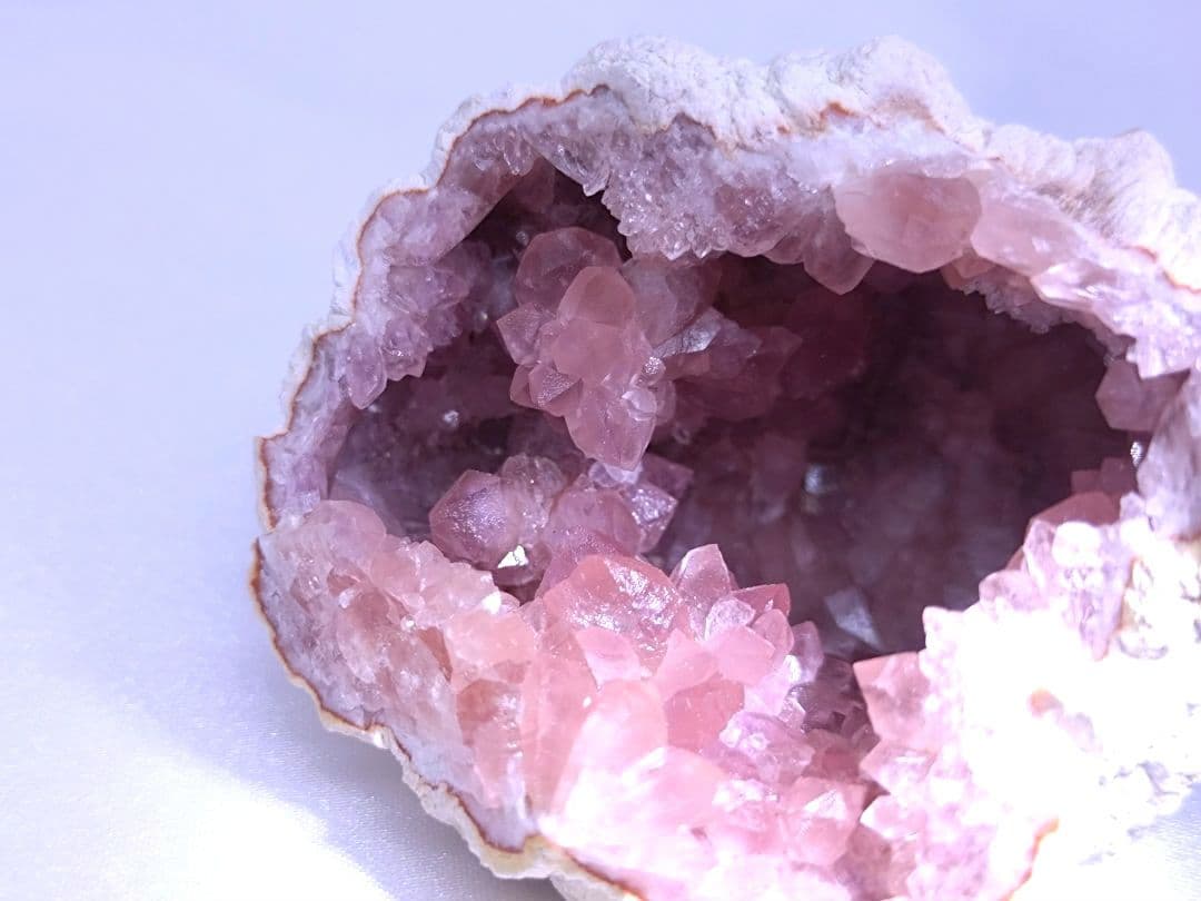 高品質　アルゼンチン産　パタゴニア　ピンクアメジスト　ジオード　フラワー付　②