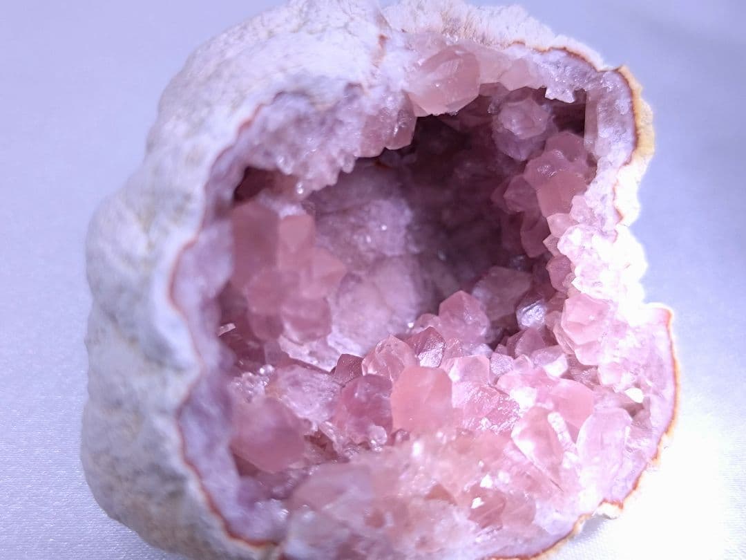高品質　アルゼンチン産　パタゴニア　ピンクアメジスト　ジオード　フラワー付　②