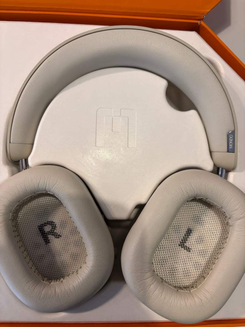 MONDO オーバーイヤー　ヘッドホン　グレージュ