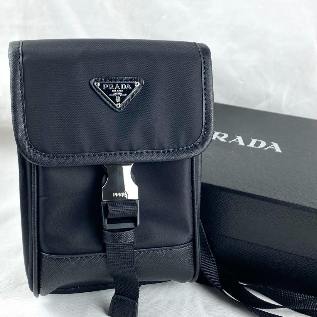 ノベルティ 三角プレートロゴ ショルダーバッグ フォンケース