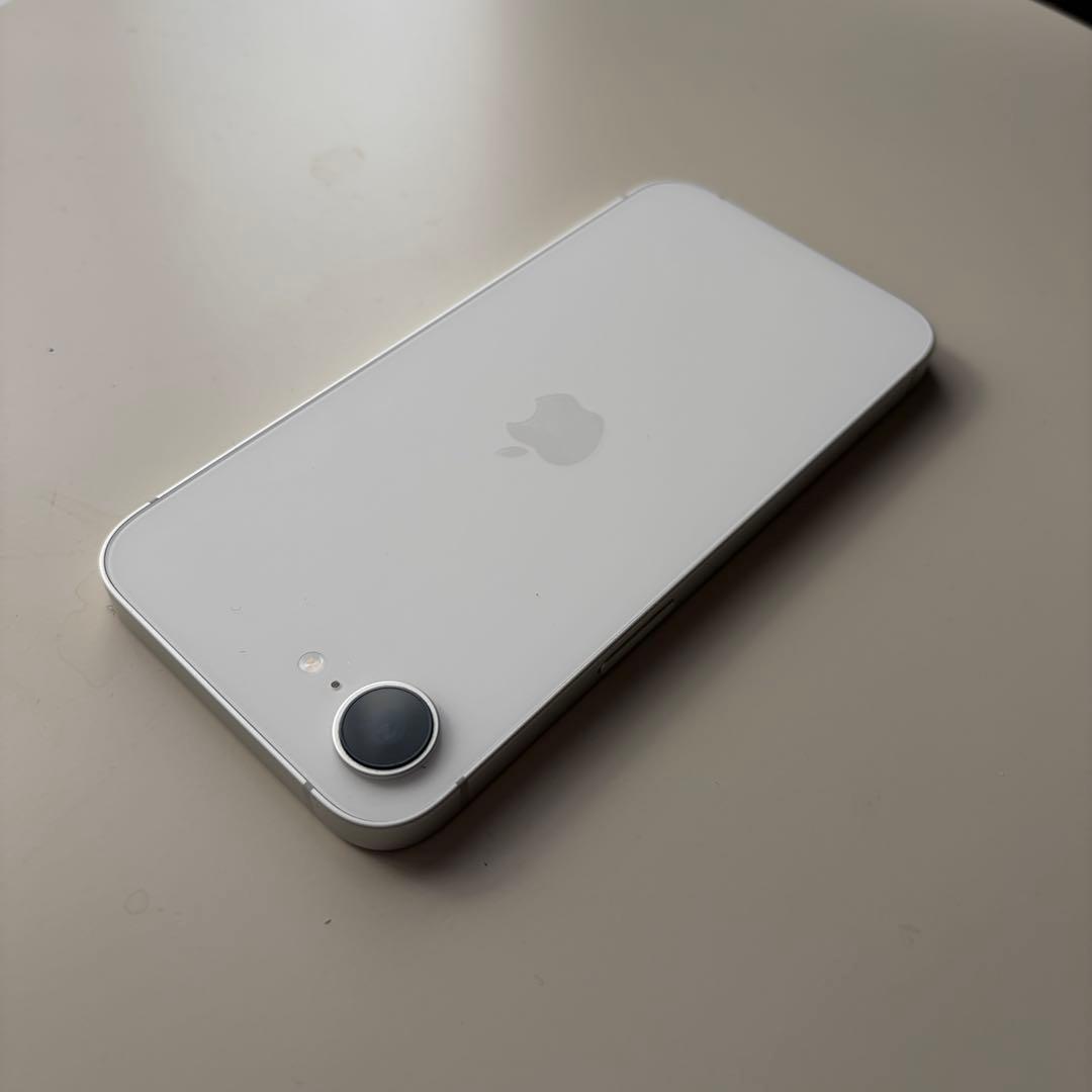 【おまけ付】iPhone16e ホワイト 128gb 99%バッテリー