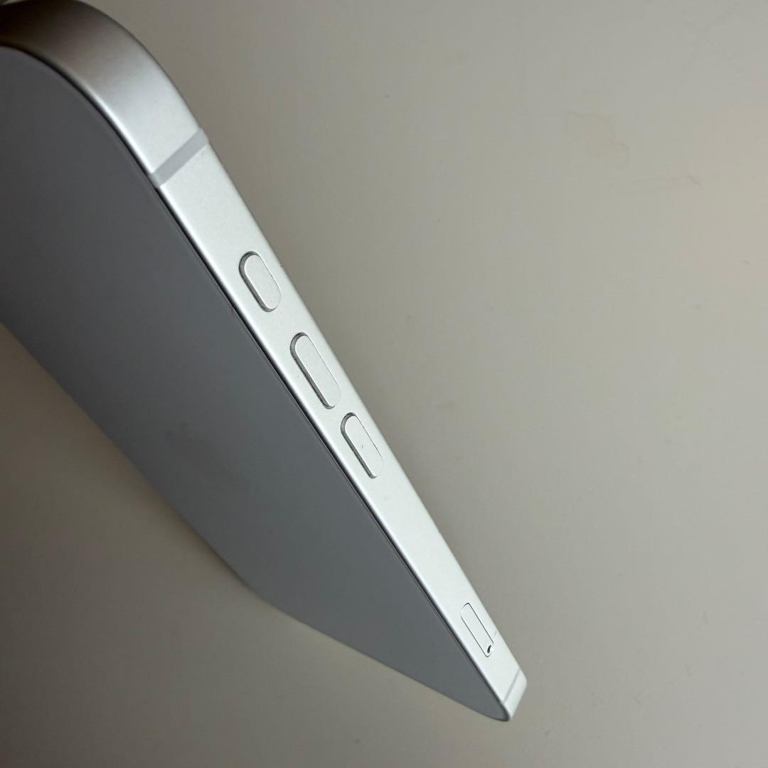 【おまけ付】iPhone16e ホワイト 128gb 99%バッテリー