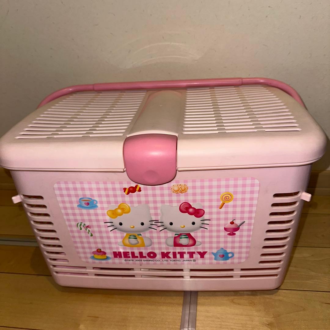 ハローキティ　バスケット、水筒、サンドイッチケース、ランチケース等