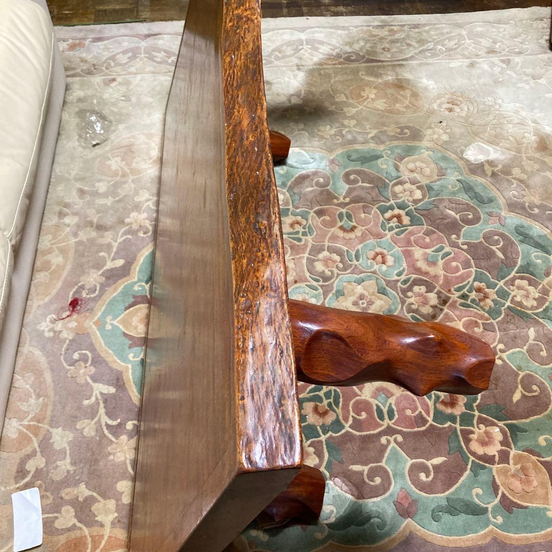 一枚板の木製テーブル