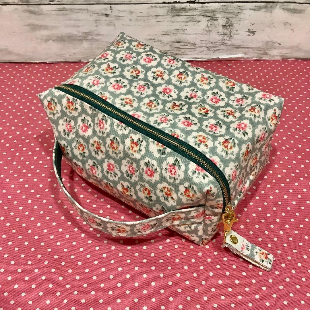 ラミネートバニティ風ポーチ　キャス・キッドソン　ハンドメイド