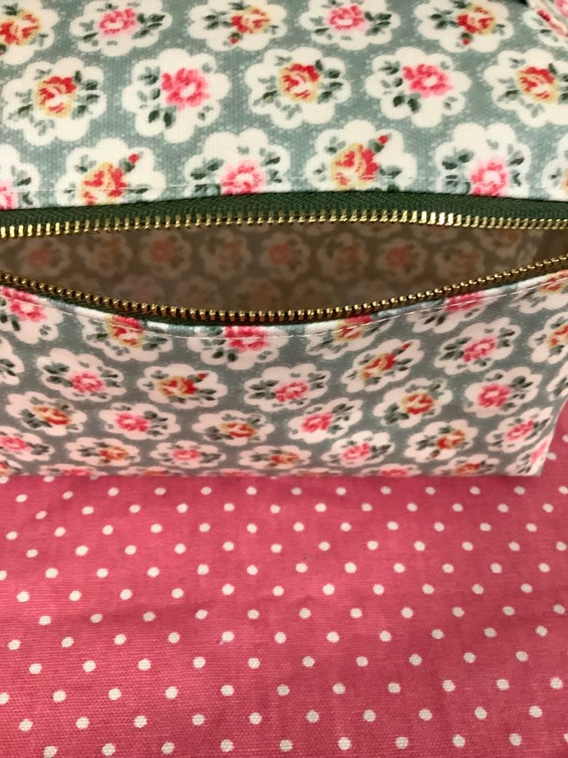 ラミネートバニティ風ポーチ　キャス・キッドソン　ハンドメイド