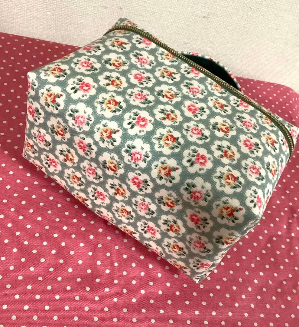 ラミネートバニティ風ポーチ　キャス・キッドソン　ハンドメイド