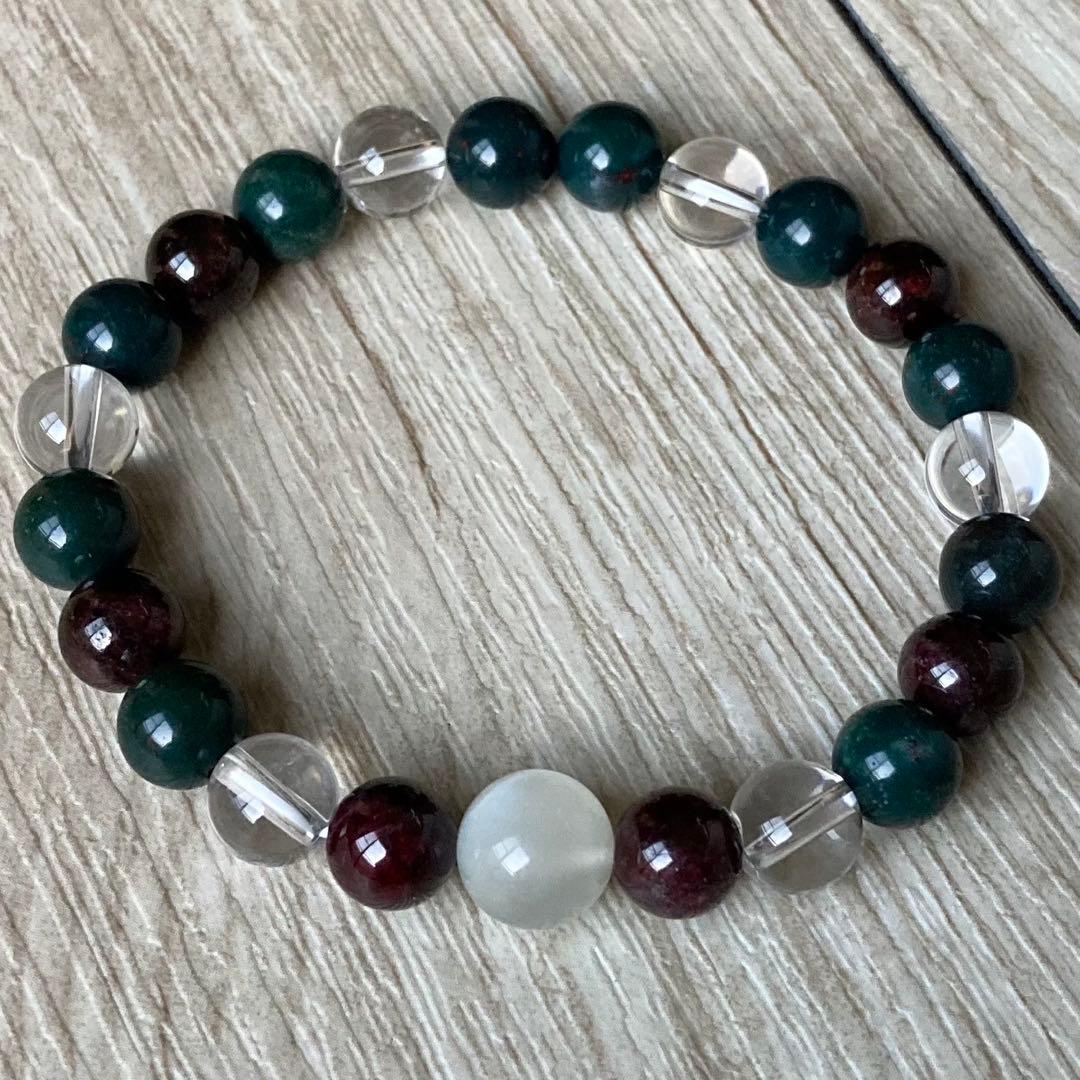 月に見守られる女性のお守り/ブラッドストーン・他/パワーストーンブレスレット