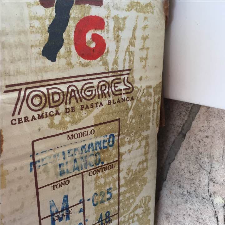 スペイン製タイル